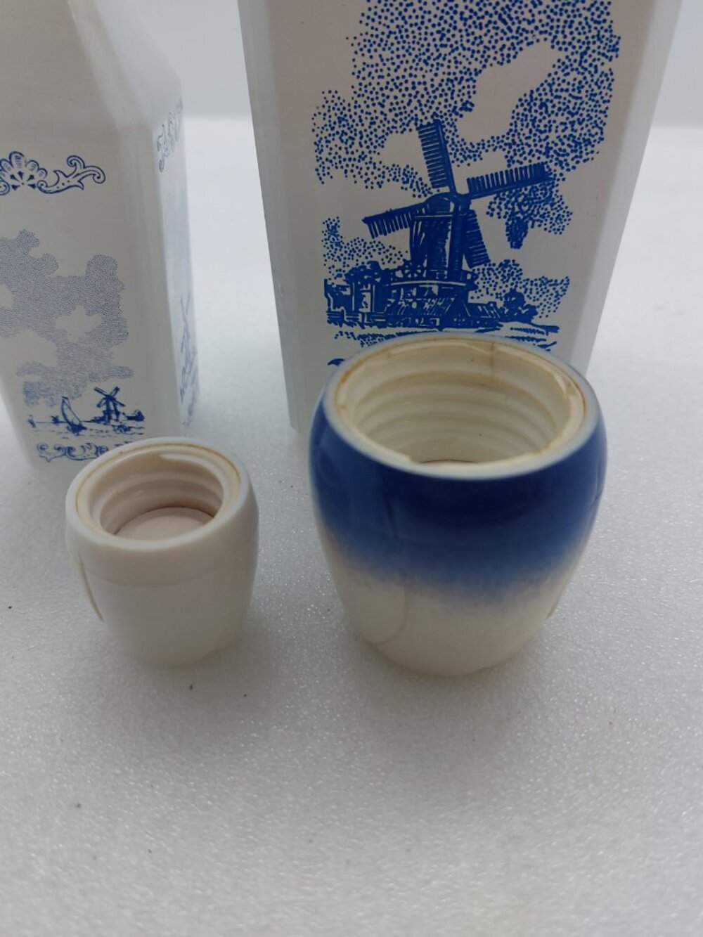 2 Vintage Vandermint Decanter Empty Bottle White Milk Glass Blue Windmill - Picture 9 of 11